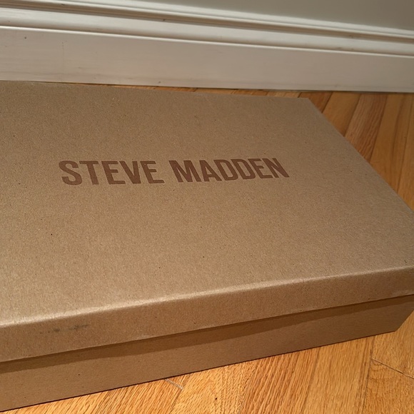 Steve Madden Women's ESMA Boots NWT (Size 7.5) - Picture 6 of 6